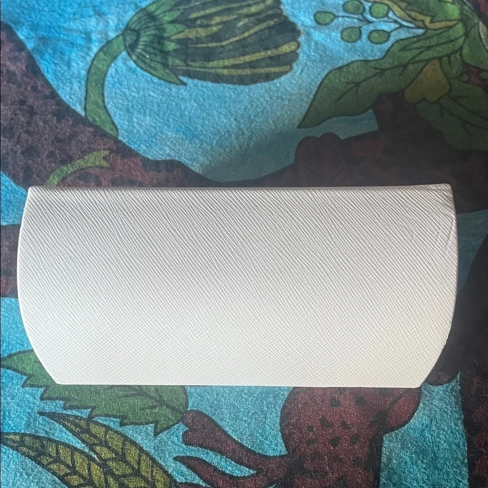 Michael Kors Ivory / White Sunglasses Case silver letters